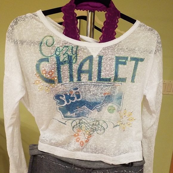 CLOTHING - Picture 2 of 7